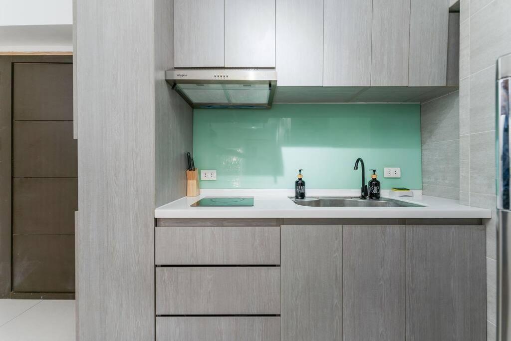 Airport Express Hostel E-527, 2 Minutes To Airport,Fast Wifi, Free Netflix 麦克坦 外观 照片