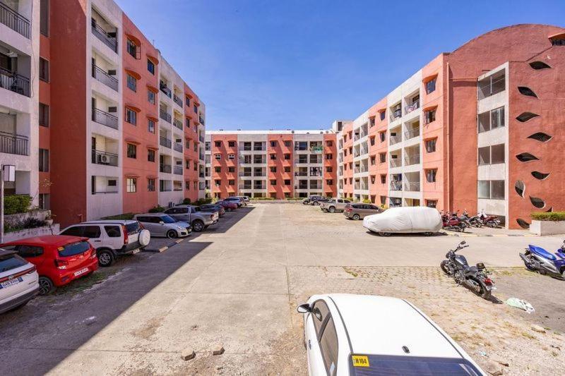 Airport Express Hostel E-527, 2 Minutes To Airport,Fast Wifi, Free Netflix 麦克坦 外观 照片
